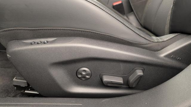 DS Automobiles 4 BlueHDi 130 EAT8 Etoile - Alcantara 