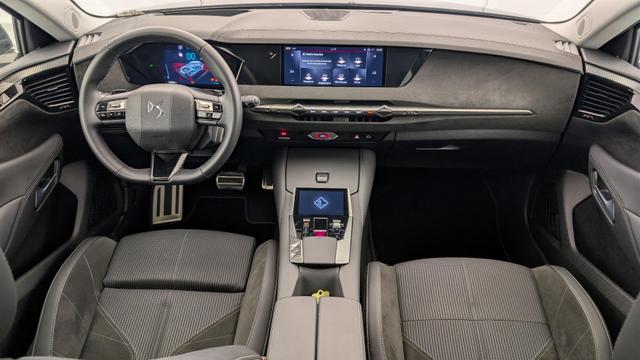 DS Automobiles 4 Hybride 145 e-DCT6 Etoile - Alcantara 