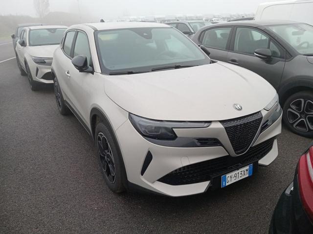 Alfa Romeo Junior 54 kWh *1 phase charging 