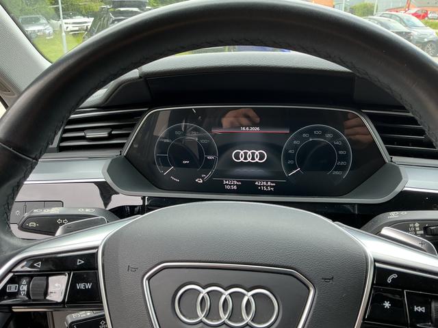 Audi e-tron S line 