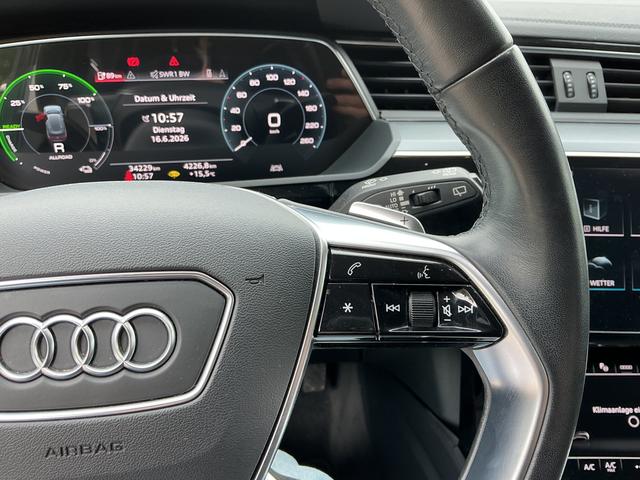 Audi e-tron S line 