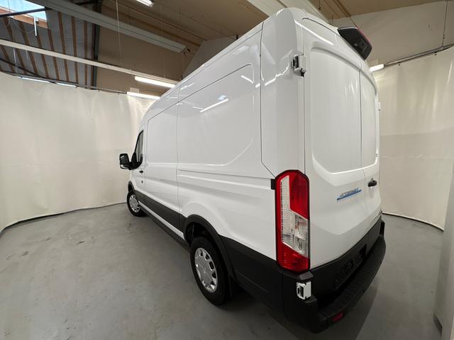 Ford Transit Trend (L2H2) 