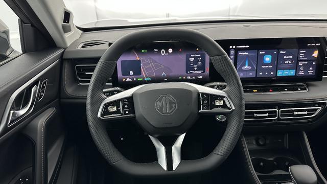 MG EHS Luxury 