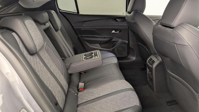 Peugeot 408 Hybrid 136 e-DCS6 Allure 