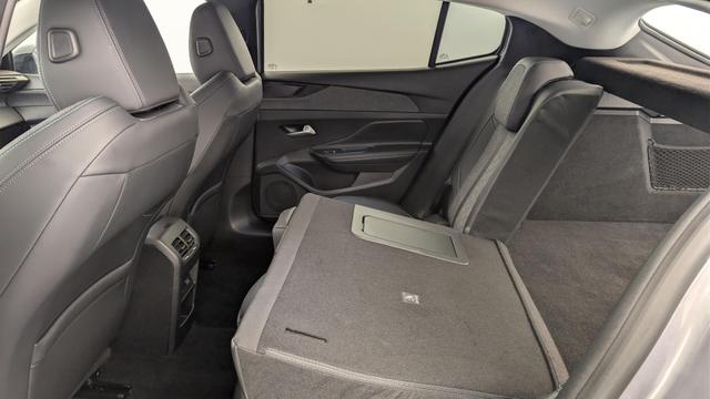 Peugeot 408 Hybrid 136 e-DCS6 Allure 