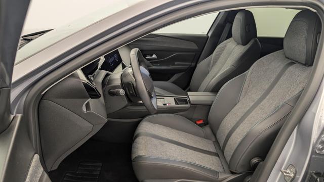 Peugeot 408 Hybrid 136 e-DCS6 Allure 