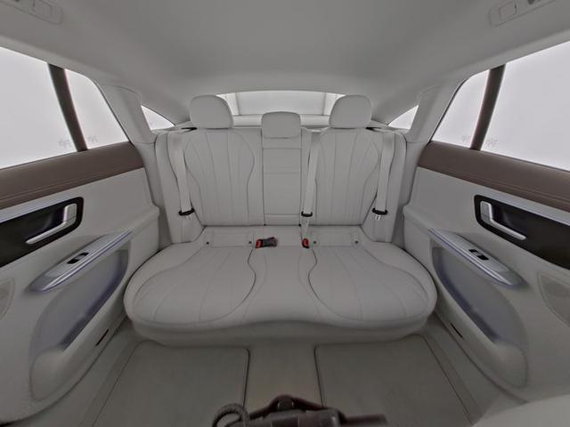 Mercedes-Benz EQE 300 