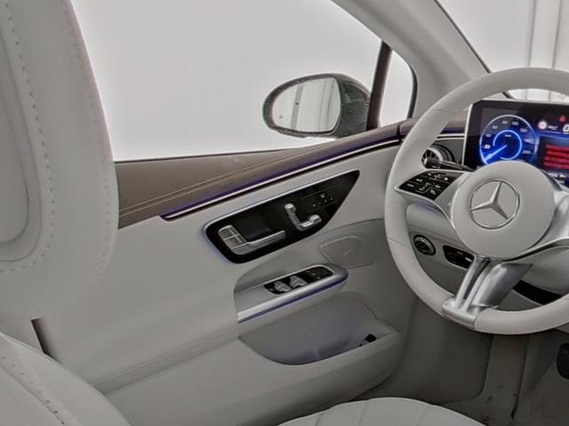 Mercedes-Benz EQE 300 