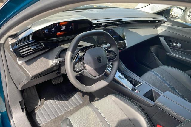 Peugeot 408 Hybrid 145 e-DCS6 Allure 