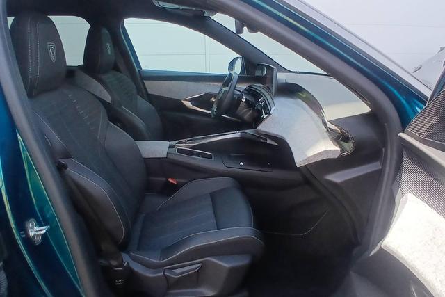 Peugeot 5008 HYBRID 145CH E-DCS6 GT 