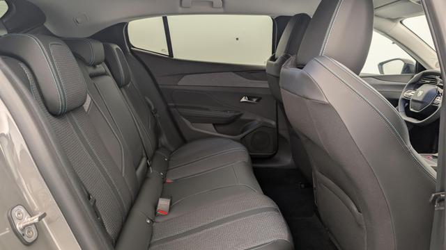 Peugeot 408 Hybrid 145 e-DCS6 Allure 