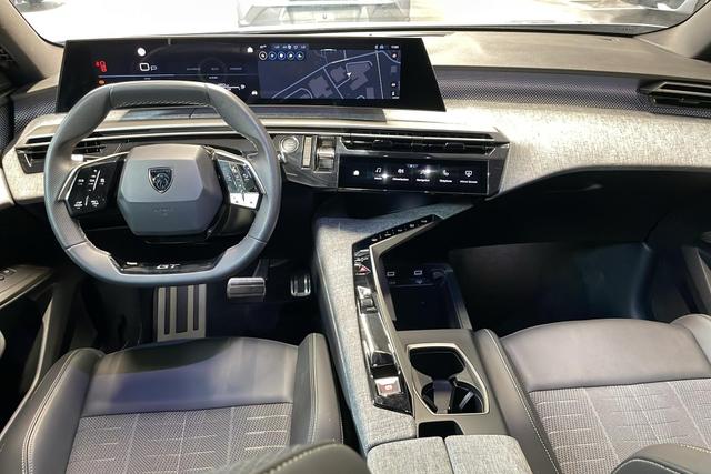 Peugeot 5008 HYBRID 145CH E-DCS6 GT 