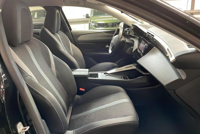 Peugeot 408 Hybrid 145 e-DCS6 Allure 