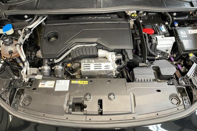 Peugeot 408 Hybrid 145 e-DCS6 Allure 
