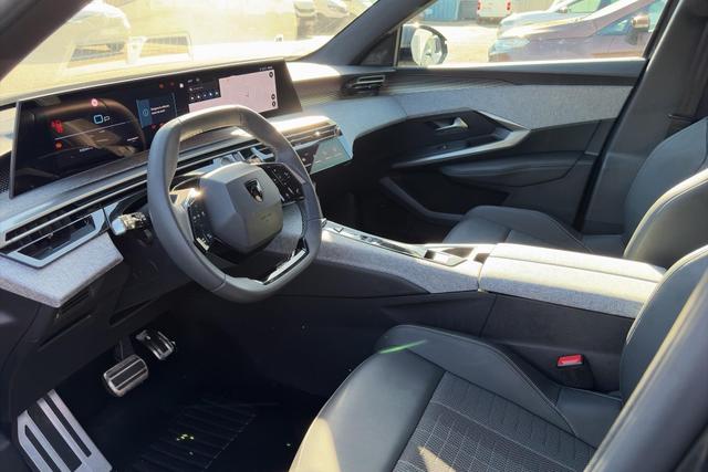 Peugeot 5008 HYBRID 145CH E-DCS6 GT 