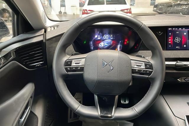 DS Automobiles 4 Hybride 145 e-DCT6 Etoile - Alcantara 