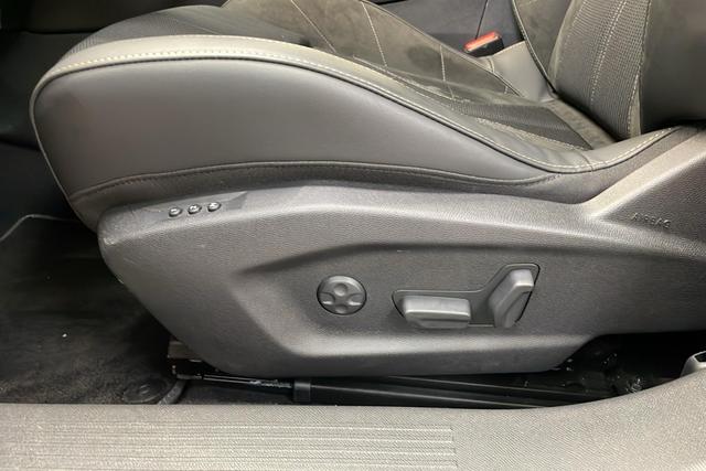 DS Automobiles 4 Hybride 145 e-DCT6 Etoile - Alcantara 