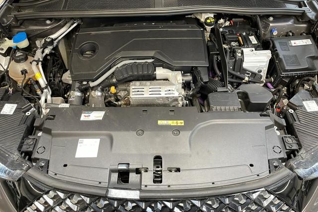 DS Automobiles 4 Hybride 145 e-DCT6 Etoile - Alcantara 