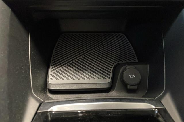 Citro&euml;n C4 X 136 CH AUTOMATIQUE FEEL PACK 