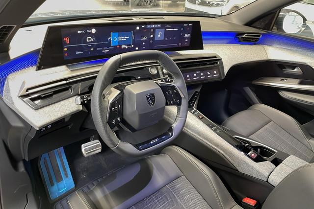 Peugeot 5008 HYBRID 145CH E-DCS6 GT 