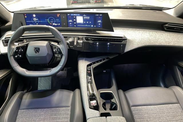 Peugeot 5008 HYBRID 145 CH E-DCS6 ALLURE 