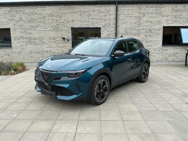 Alfa Romeo Junior - 54 kWh *1 phase charging