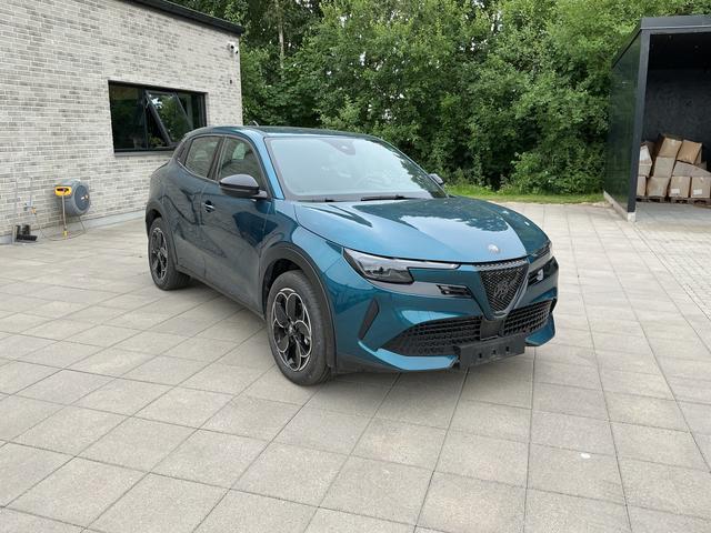Alfa Romeo Junior 54 kWh *1 phase charging 