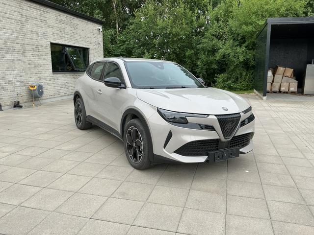 Alfa Romeo Junior 54 kWh *1 phase charging 