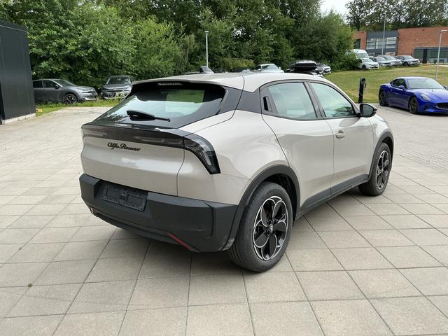 Alfa Romeo Junior 54 kWh *1 phase charging 