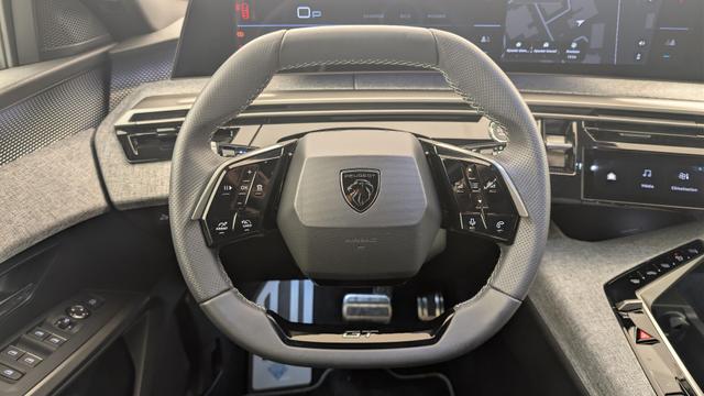 Peugeot 5008 HYBRID 145CH E-DCS6 GT 