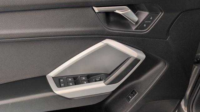 Audi Q3 35 TDI 150 ch S tronic 7 Design 