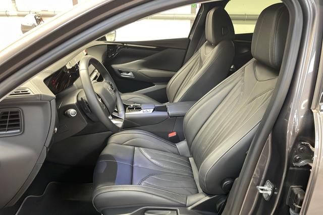 DS Automobiles 4 PureTech 130 EAT8 Rivoli 