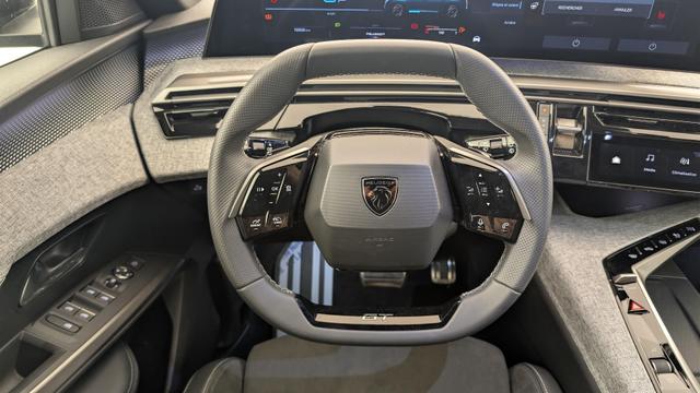Peugeot 5008 HYBRID 145CH E-DCS6 GT 