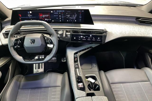 Peugeot 5008 HYBRID 145CH E-DCS6 GT 