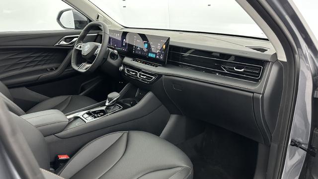 MG EHS Luxury 