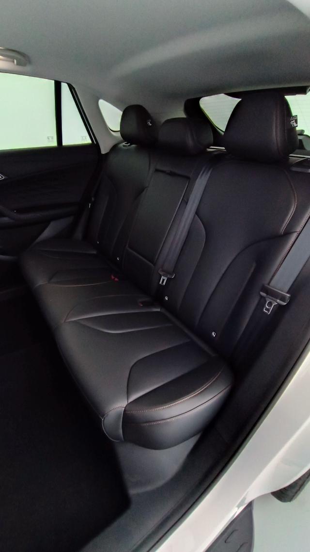 MG EHS Luxury 
