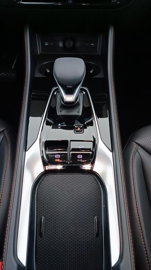 MG EHS Luxury 