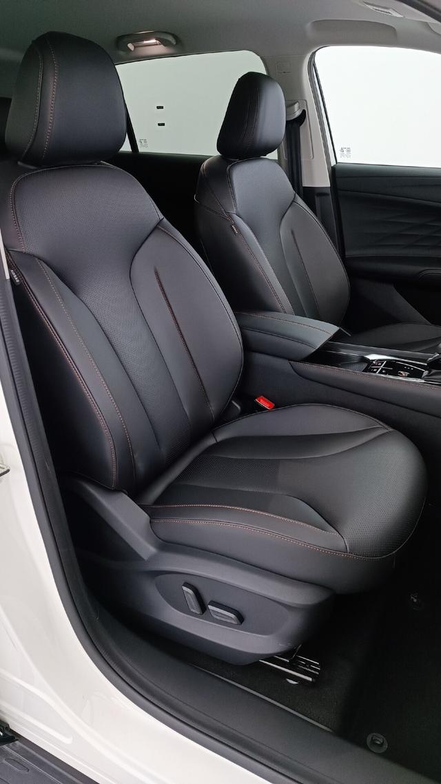 MG EHS Luxury 