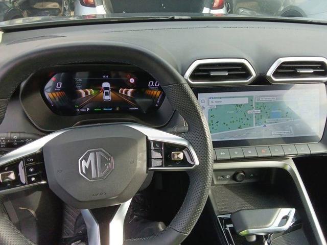 MG ZS Luxury 