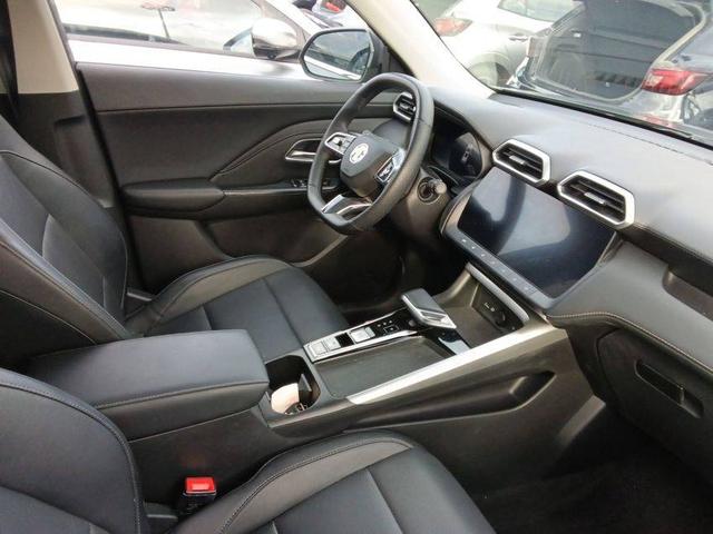 MG ZS Luxury 