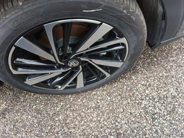 MG ZS Luxury 