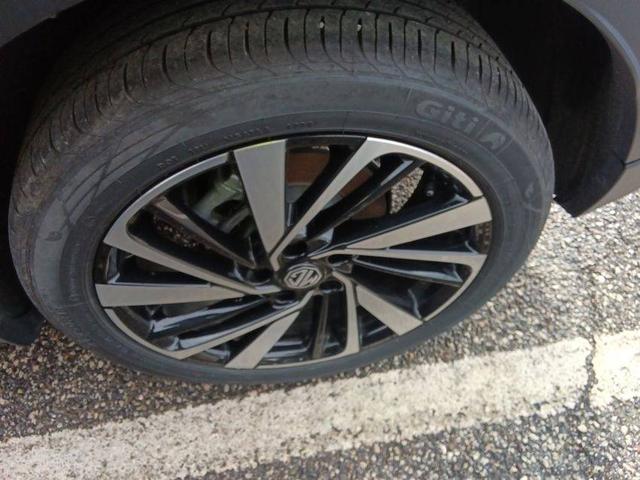 MG ZS Luxury 