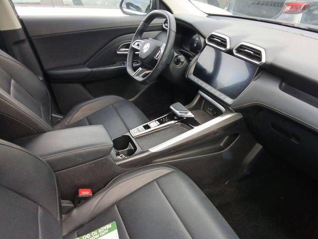 MG ZS Luxury 