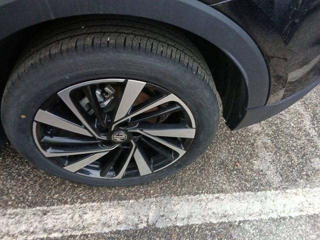 MG ZS Luxury 