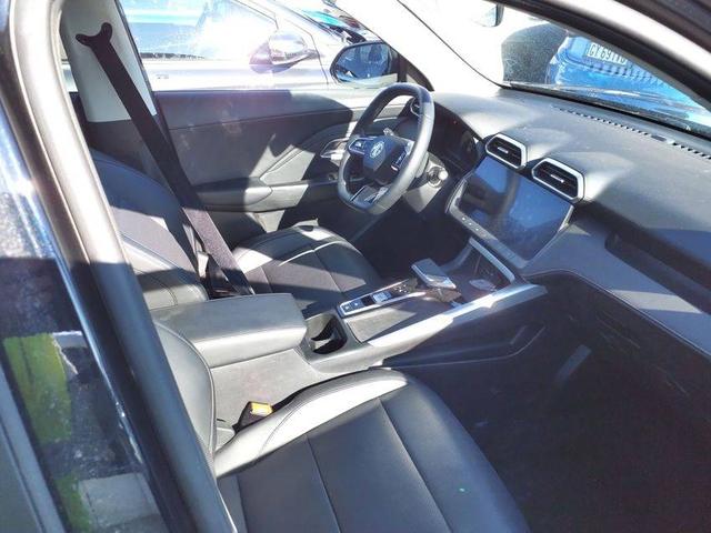 MG ZS Luxury 