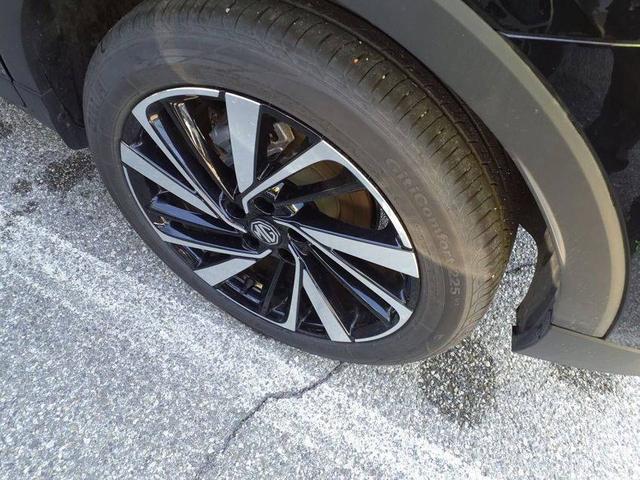 MG ZS Luxury 