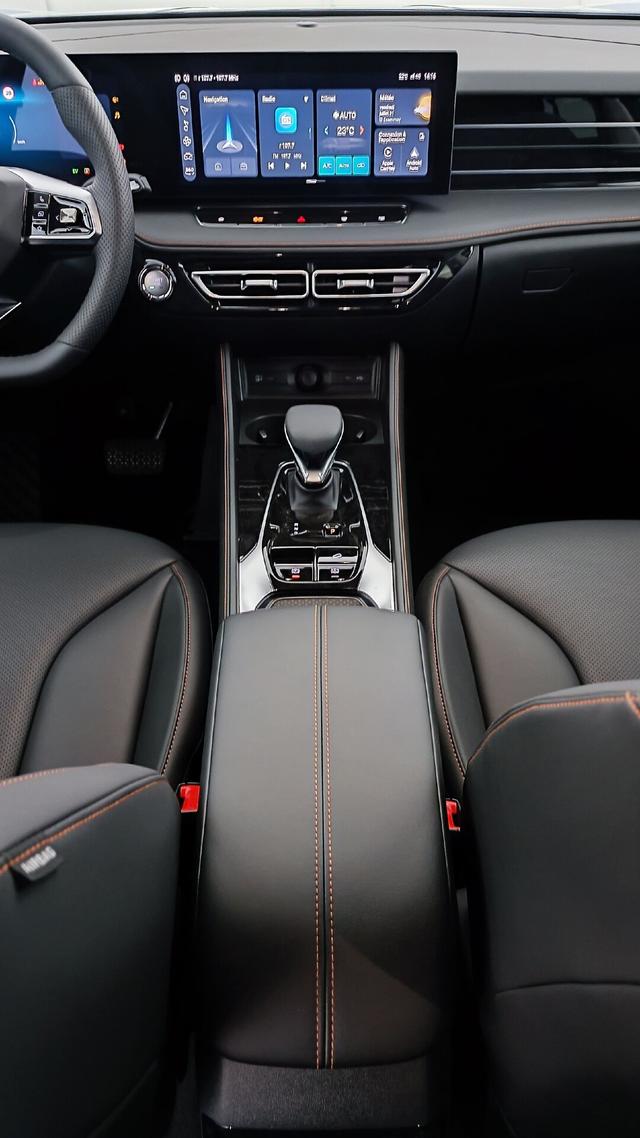MG EHS Luxury 
