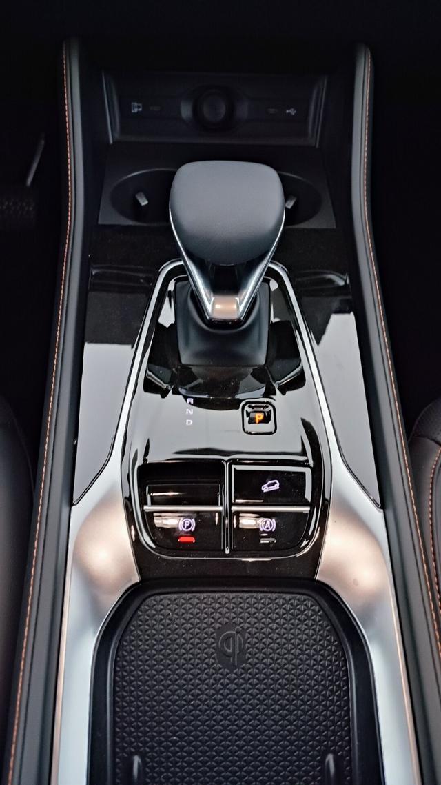 MG EHS Luxury 