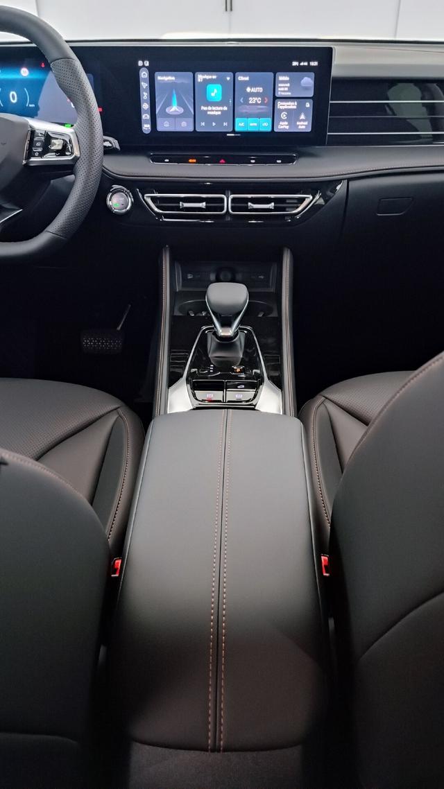 MG EHS Luxury 