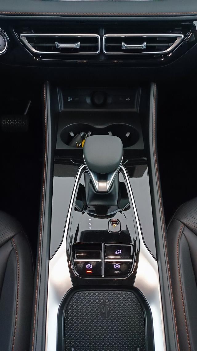 MG EHS Luxury 